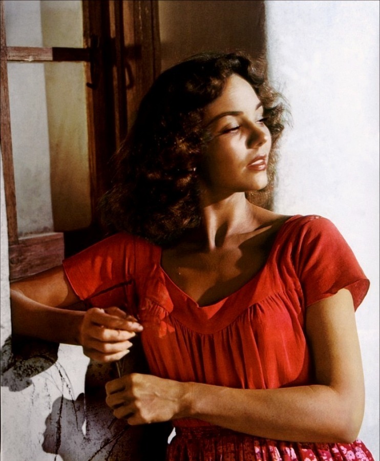 wehadfacesthen:  Jennifer Jones as Pearl Chavez in Duel in the Sun  (King Vidor,