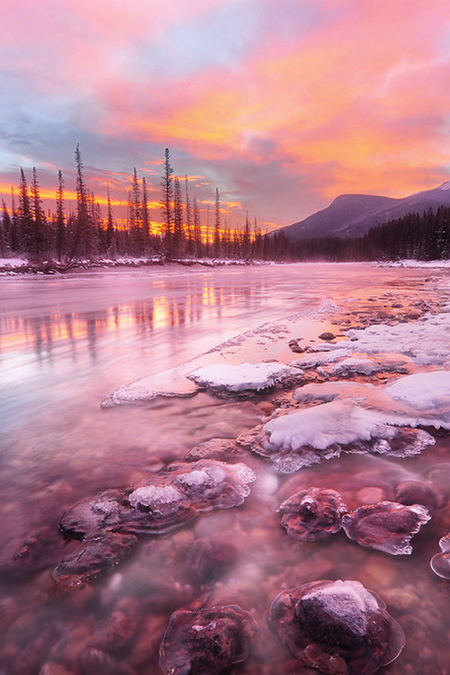 sundxwn:  The red moment by Victor Liu