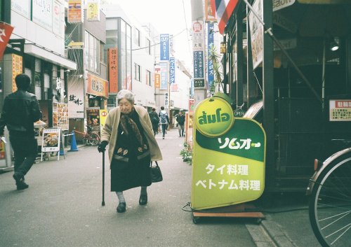 mitsutakatajiri: 東京スナップ／Tokyo candid Konica C35／FUJICOLOR SUPERIA X-TRA400