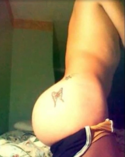 addicted2cakes:  Follow me on twitter @carmelmocaswagg &amp; if you like cake