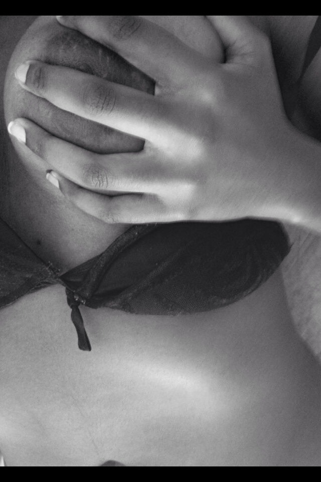 videos-whatsapp2:  Queria enviar nudes, mas tenho vergonha. Fico latejando quando