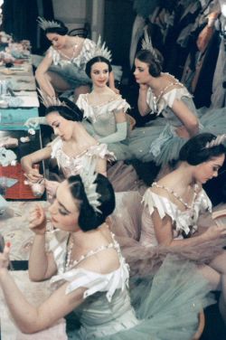 retrogirly: Ballerina’s dressing room, 1940 