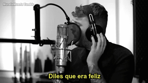 murallamuerta:  “Diles que era feliz, y que mi corazón está roto. Todas mis heridas están abiertas.”    James Arthur - Impossible Música aqui. 