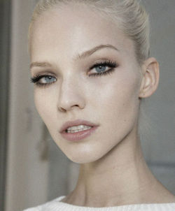 inspireyoursoul:  sexrova:  Sasha Luss at Backstage Versace Haute Couture Fall 2013  she looks so bitchy, love it 
