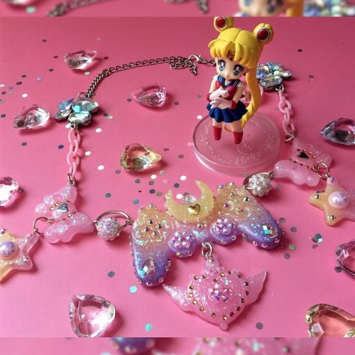 ✨Mahou Gamer✨ #resinart #sailormoon #controller #handmadejewlery #kawaiijucreations #kawaiifashion #