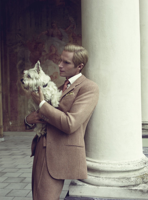 talkingpiffle:from-another-country:ph:Tom Munro#Are you guys ready for a James d'Arcy Peter Wimsey b