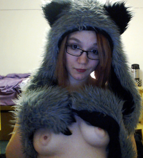 silencedcathedral:  trying to pick a new avatar picture for MFC. I figured that since I can’t log on, I might as well still be productive. 