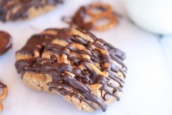 do-not-touch-my-food:  No-Bake Peanut Butter Pretzel Cookies 