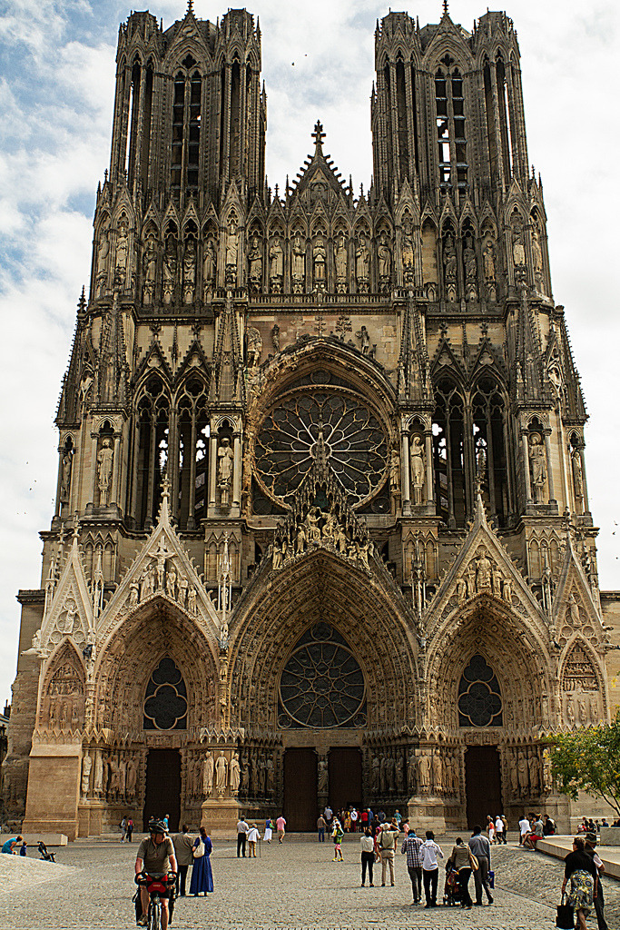 allthingseurope:
“ Reims, France (by jmlpyt)
”
Hoping to visit this next summer…