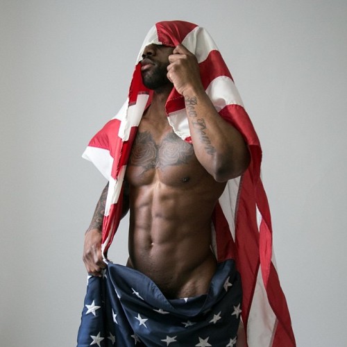 mancrushoftheday:  blkinwhite:   black beauty  Reblogged via The Man Crush Blog / Facebook / @man_crush  Mmm