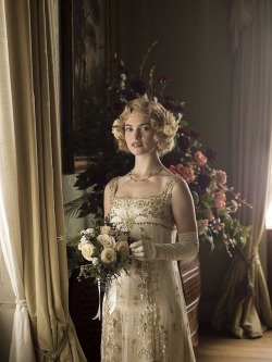 lavieenrosetta:Lily James as Lady Rose MacClare