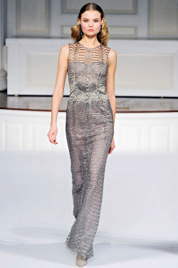 fashionbymademoiselle:  Oscar de la Renta Fall 2011 RTW Fashion by Mademoiselle! (Runway blog!)