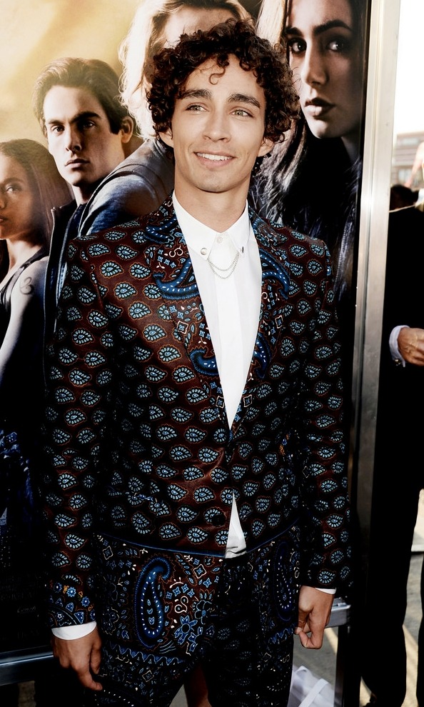 vispreeve:  Robert Sheehan | “The Mortal Instruments: City of Bones” Hollywood