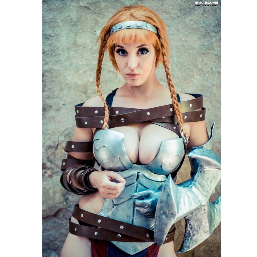 cosplay-queens:  itslisalouwho via cosplay-queens What animes are you guys watching