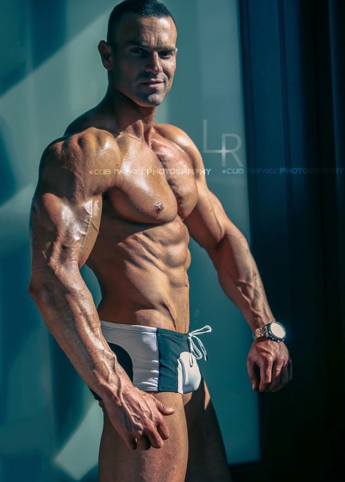 jivvii:  Taylor Kleinberg by Luis Rafael