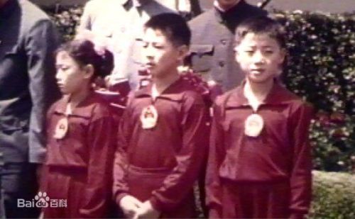 kungfutaichiworld:  COOOOL!!! Awesome Pics of Young Jet LiProfessional   Tai Chi Swords on http://www.icnbuys.com/tai-chi-swords  Follow back