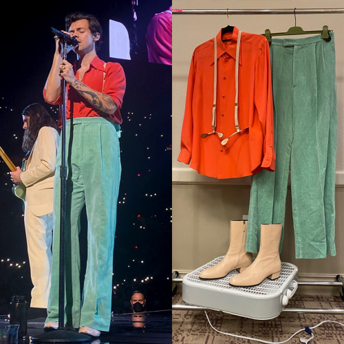 For his Love On Tour show in Cleveland, Harry wore a custom Gucci look featuring a red shirt, seafoa