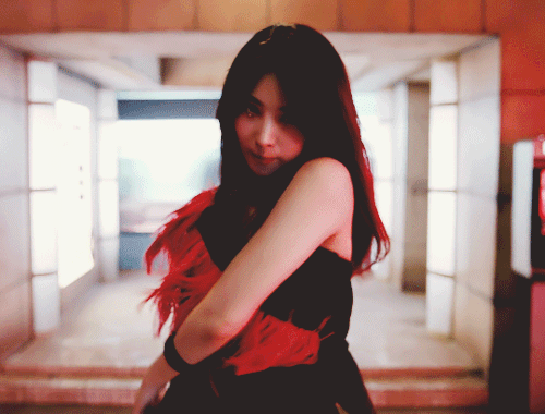 idolady:sihyeon x la di da mv