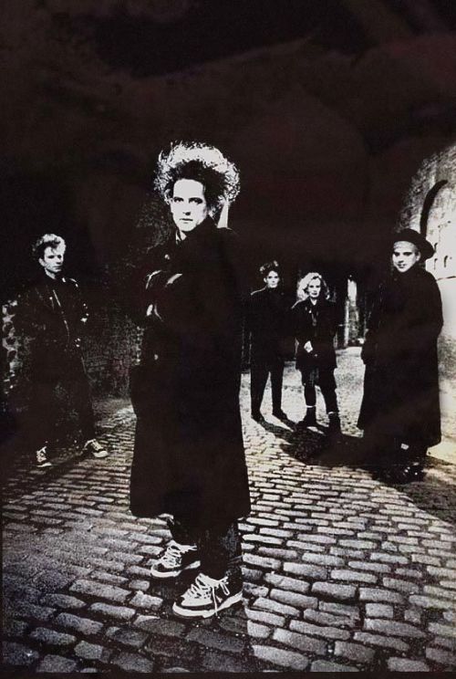 bellatrix01:The Cure - Robert Smith, Simon Gallup, Roger O’Donnell, Boris Williams, Porl Thompson