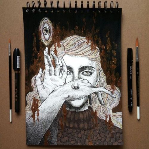 fernandamaya: M. XL - Illusion is but a matter of perception  Will forever be loving these hands ♥ 