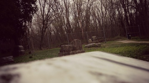 lovebizarreoddities: Bachelor’s Grove Cemetery Midlothian, Illinois Hidden in an array of crowded, t