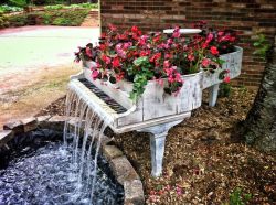 boredpanda:    15+ Ways To Recycle Your Old Furniture Into A Fairytale Garden  