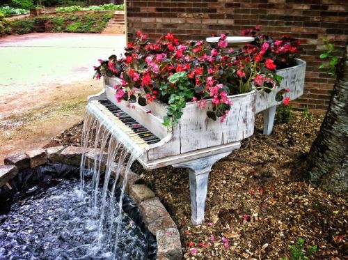 boredpanda:  15+ Ways To Recycle Your Old Furniture Into A Fairytale Garden  