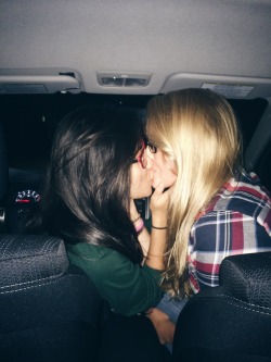 the-inspired-lesbian:  👭Meet queer girls