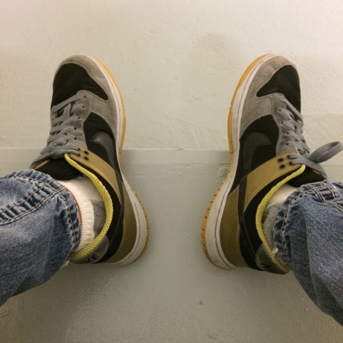 chicagofootmaster: Nothing better than 2 day old socks and some well worn sneakers. Hopefully this w