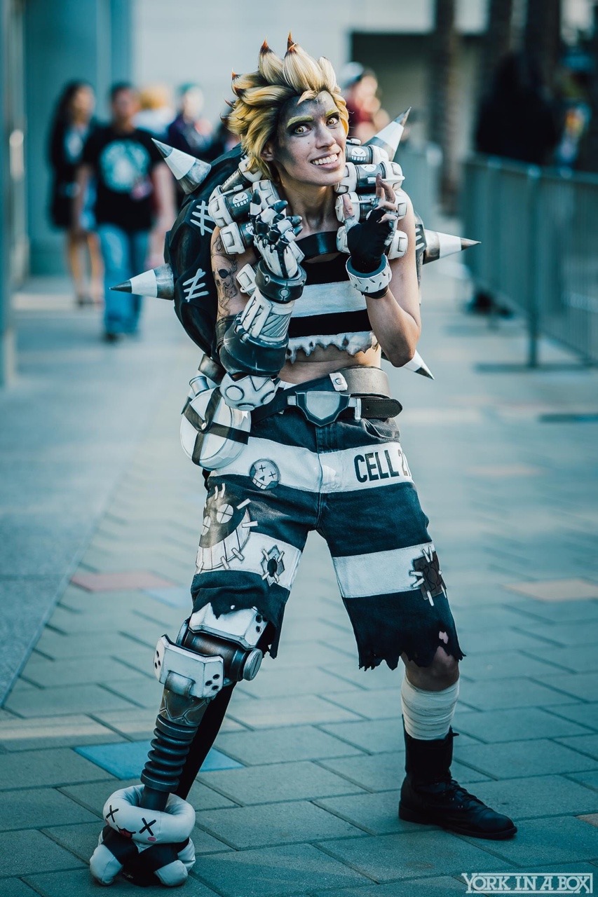 kurustein:  “It’s a perfect day for some mayhem!” 💣  My Junkrat cosplay
