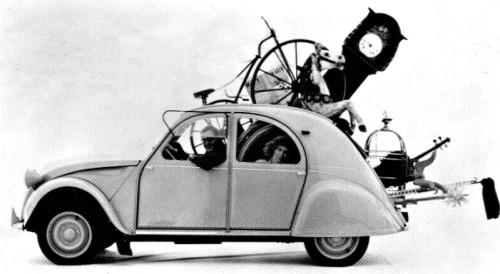 Déménagement en Citroën 2CV.