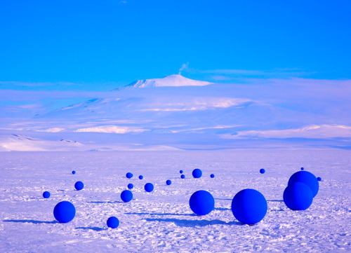 fohk:stellar axis aligns 99 blue spheres to stars in the antarctic sky