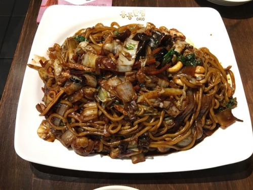 I had a black bean sauce noodles last week at Shinjuku. It is Korean style Chinese food. This is v