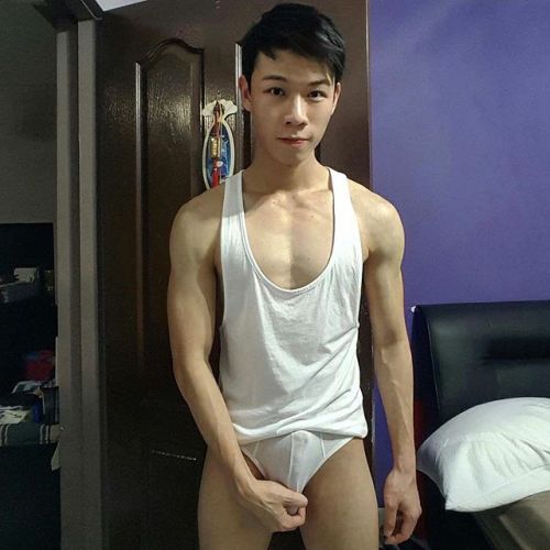 dudesinsg: Sometimes I wonder who does he send it too.