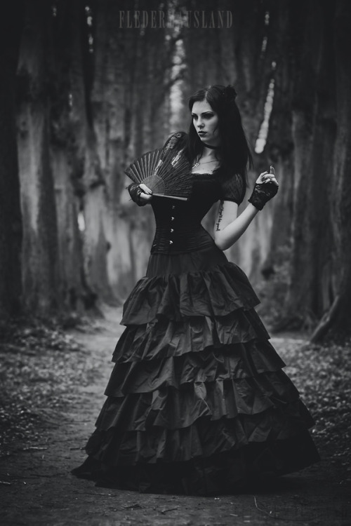 arsenicinshell:  Joys Of Emptiness by Fledermausland