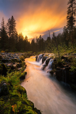 wowtastic-nature:Rogue River Sunset by  Nicolaus