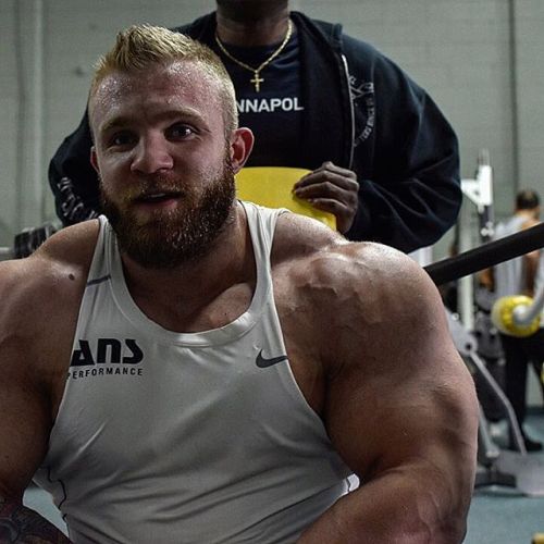 musicianbear72:  sannong:  Iain Valliere - Offseason, thick as fuck! Love his expressions too.  He’s blown up beautifully.