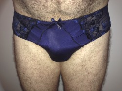 ellipsis99:  lingerielovingmaninknickers:  Today’s pair. Not as silky as I usually go for but nice all the same  Very nice! 