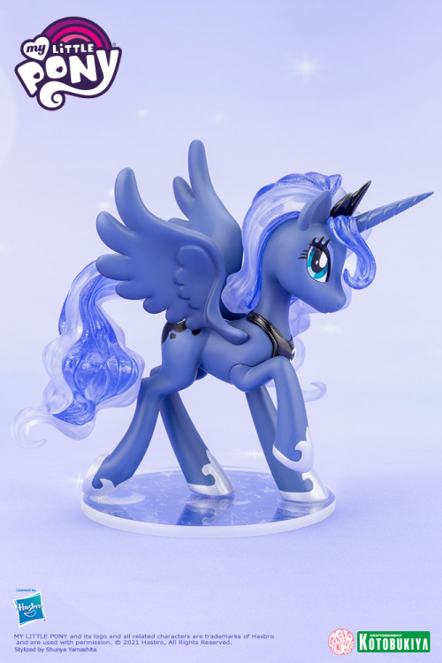 ‘To bring Princess Luna’s sparkly hair and mane, the statue uses clear plastic and glitter! Just tak