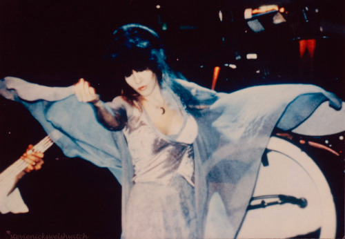 goldduststevie: Request: Stevie performing “Rhiannon” while wearing her moon necklace.