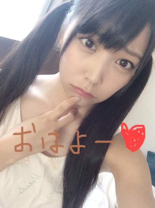 acehikari4:  [G+] Shiroma Miru2014.08.09  7.12amおはようかい(°_°)Ohayoukai. (°_°)ツインるんにしてみたけど、、、I tried having a twintail but…うーーんん。。(´･_･`)。。Errmmm 。。(´･_･`)。。髪の毛さん、、迷いちゅーー？？？Maybe