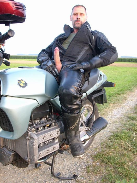 bigbeefydevils:  bmw = big man wanking  wwooooffff !!