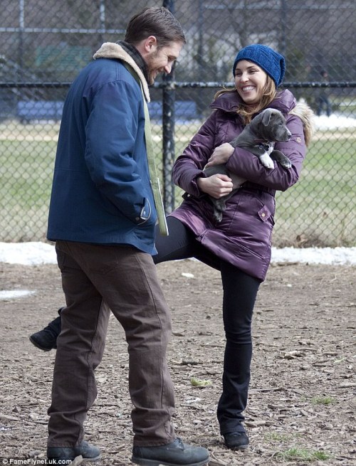 involuntaryorange: alphamaleswithpuppies: Tom Hardy, Noomi Rapace and Rocco the puppy on the set of 