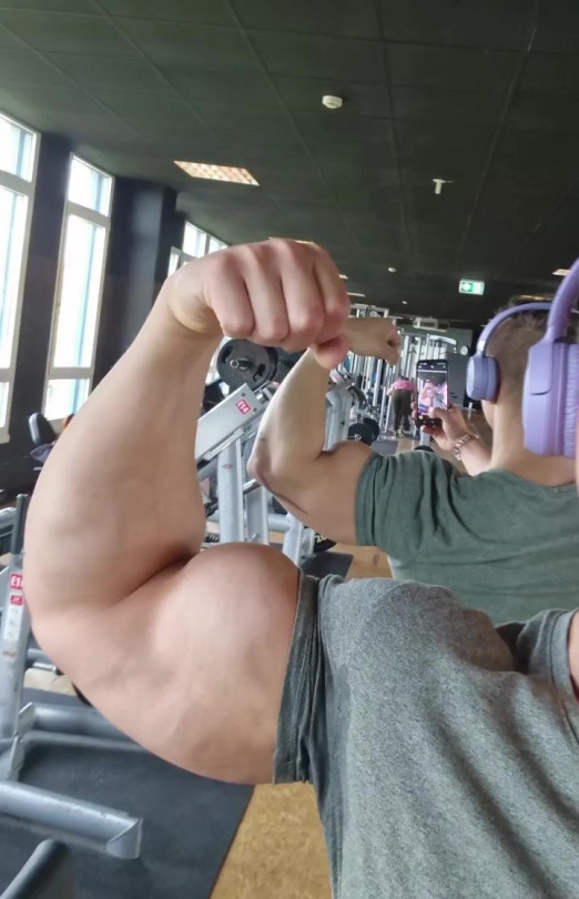 "Bro, I Don't Think Your Twink Is Natty Anymore"