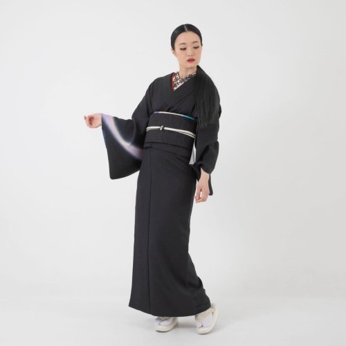 Extremely chic modern kimono by Anju, featuring an unsual placement as only the right sleeve is patt