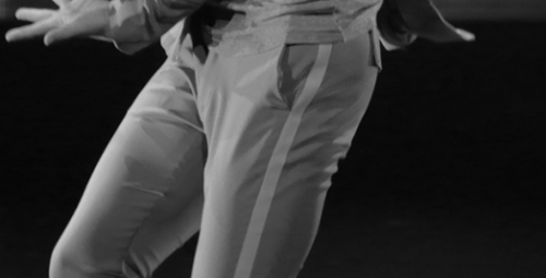 fallen-permanently-for-jinki:  Onew’s thighs, butt and legs appreciation post part 75