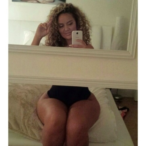 pookaluvcurves:  Pookaluvcurves  Gorgeous n thick