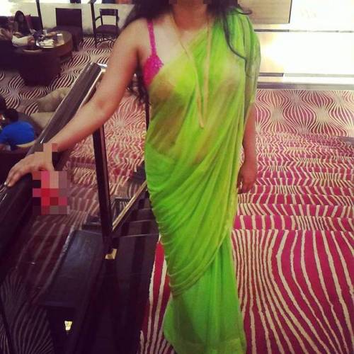 vicky2500: And this is a great daring in public..bra and saree