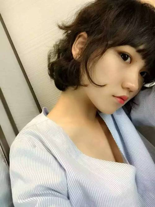cherry-golove: fuckyueyueeveryday: 悦悦也想要射屏照片 已经好久没人发过给我了 委屈脸 幫小悅悅完成心願吧