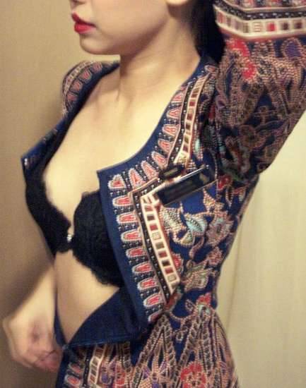 greatassandmore:  Singapore air stewardesses look so superb, so divine, so fuckable!